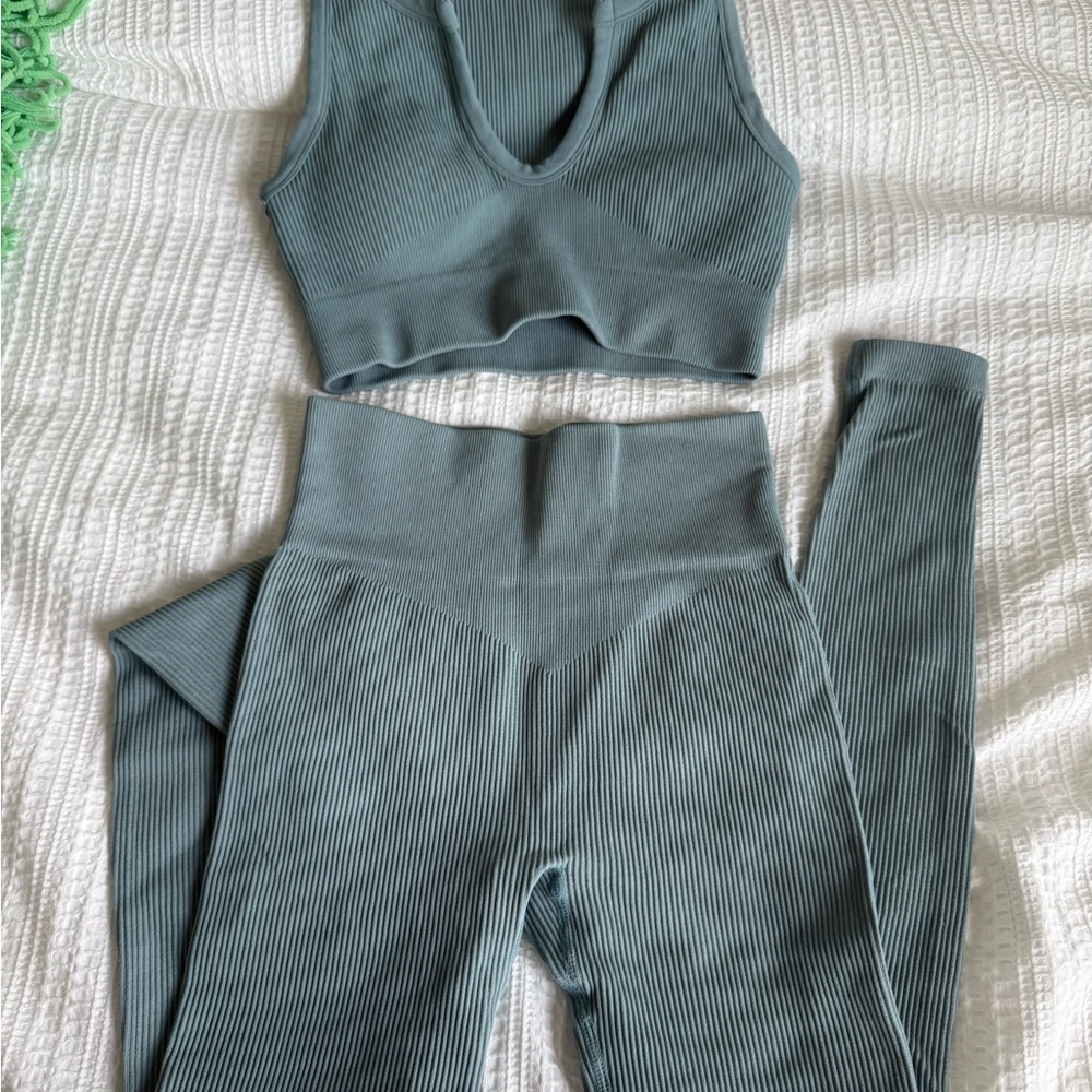 Stylish Ribbed Activewear Set in Teal